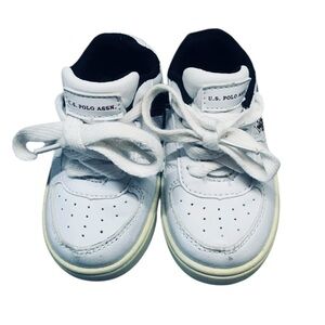 Vintage U.S. Polo Assn. Baby Sneakers – Size 5
Classic white sneakers